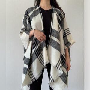 Nordstrom BP Black White Buffalo Plaid Shawl BNWT Wrap Scarf Womens One Size